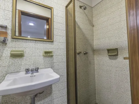 Baño de una habitación privada con baño