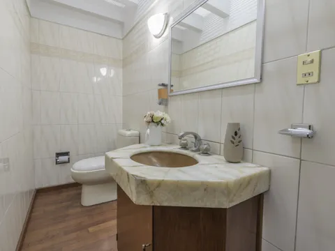 Baño de entrada para visitas
