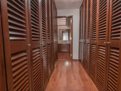Clóset de una de las habitaciones compartidas